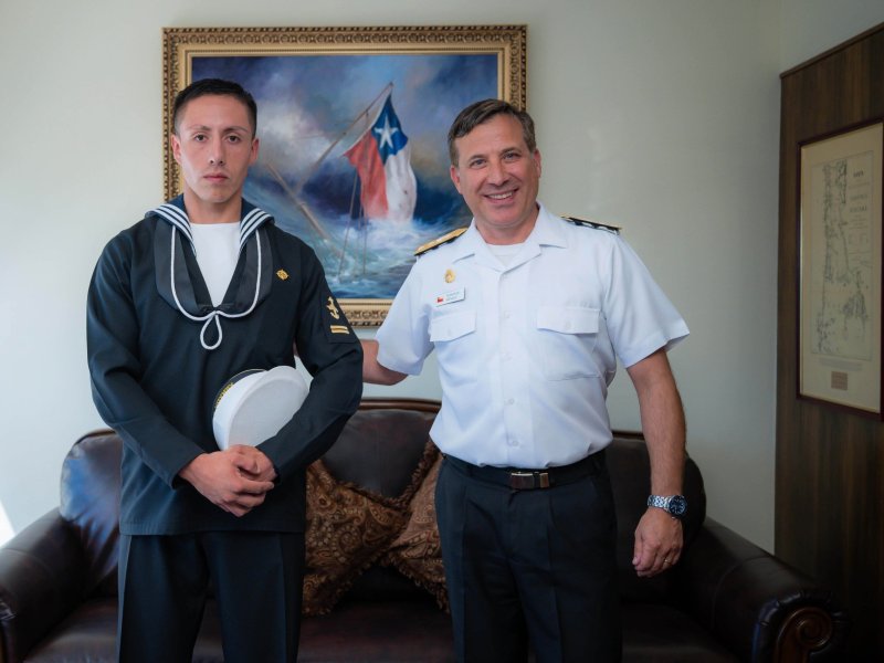 Marinero de la Capitanía de Puerto de Iquique rescató a persona en peligro de inmersión