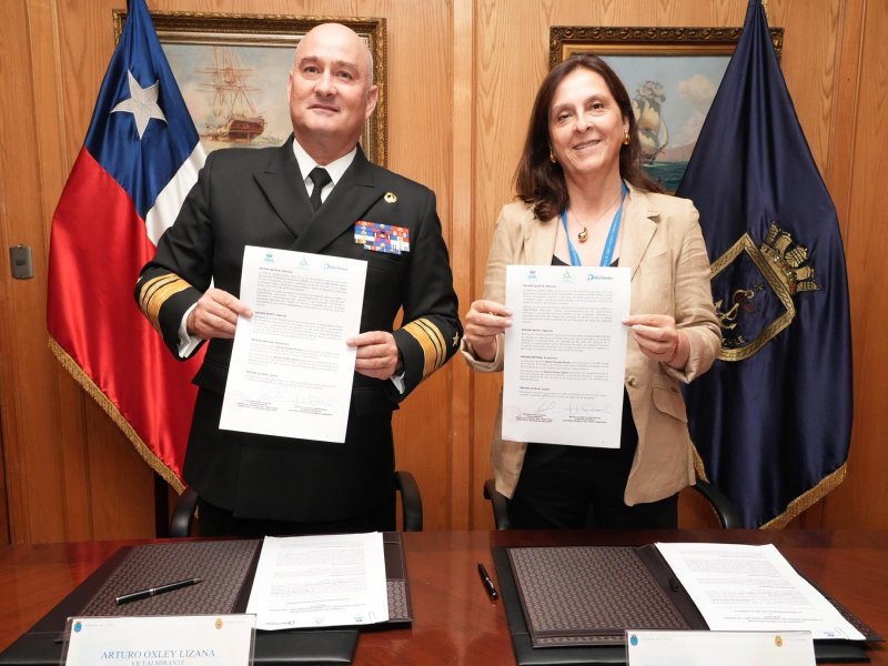 DIRECTEMAR y la SMA firman convenio de colaboración para fortalecer la protección del medio ambiente acuático