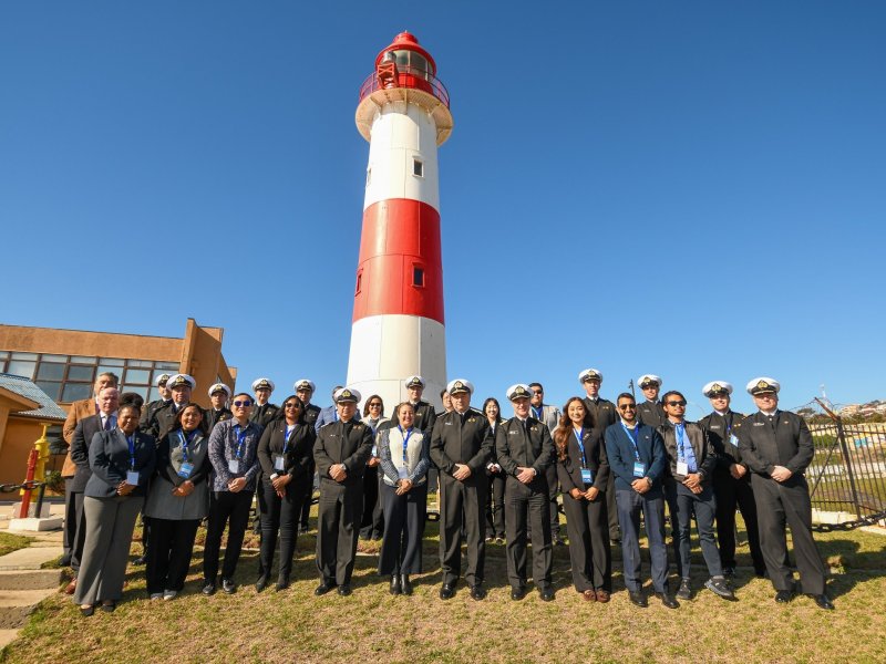 Delegación de la Universidad Marítima Mundial profundizó lazos con la Autoridad Marítima de Chile